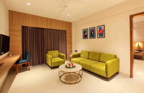 Onamthuruth Hotel | Park Residency Ayarkunnam