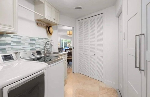 Park Shore House | Park Shore Paradise Minutes to White Sand Beaches