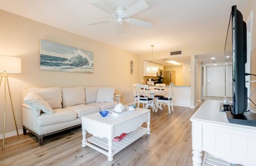 Park Shore Condo | Park Shore Resort Beautiful Top floor Water view 2 bedroom 2 bath condo.