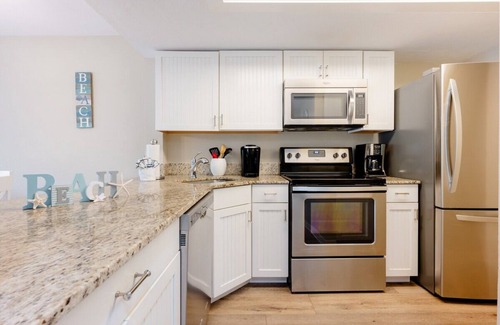 Park Shore Condo | Park Shore Resort Beautiful Top floor Water view 2 bedroom 2 bath condo.