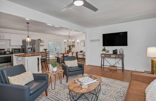 Earlewood House | Park St Haven | 4BR w/Patio