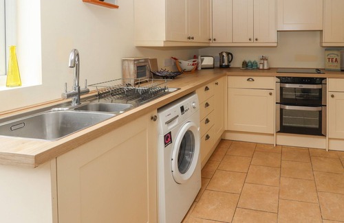 Caerwys Cottage | PARK VIEW COTTAGE, pet friendly, with open fire in Caerwys