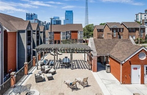 Rutledge Hill Condo | Park4Free! Walk 2 Broadway! Balcony