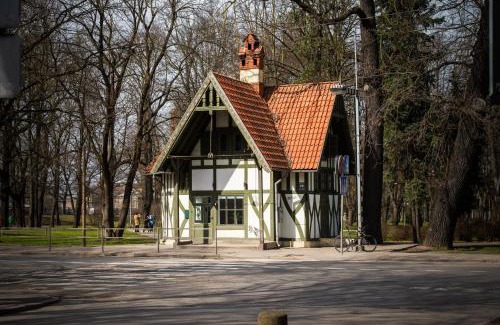 Centrs Apartment | PARKA NAMIŅŠ - 2 stāvu namiņš Viesturdārzā pērļu medniekiem!