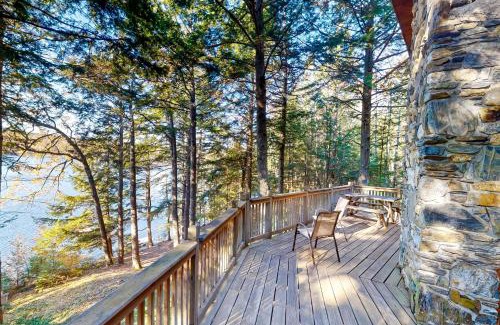 Casco House | Parker Pond's Perch