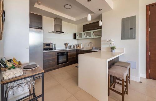 Saint Andrew Apartment | Parkhurst 408 With King Bed and Pool