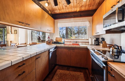 Lake Forest House | Parkin's Dollar Point Rustic Cabin