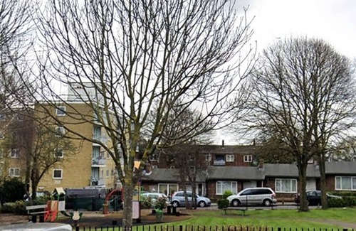 Tulse Hill House | Parking and patio