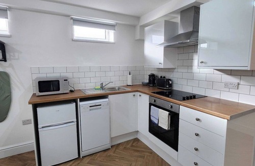 Margam Apartment | Parking, En-Suite Double Room, Kitchen
