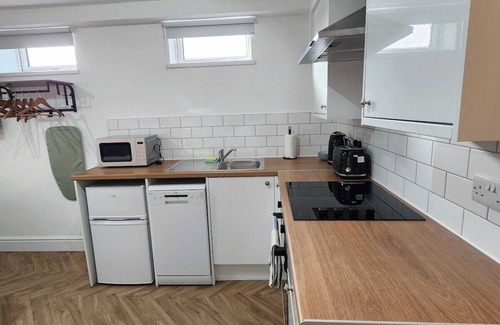 Margam Apartment | Parking, En-Suite Double Room, Kitchen