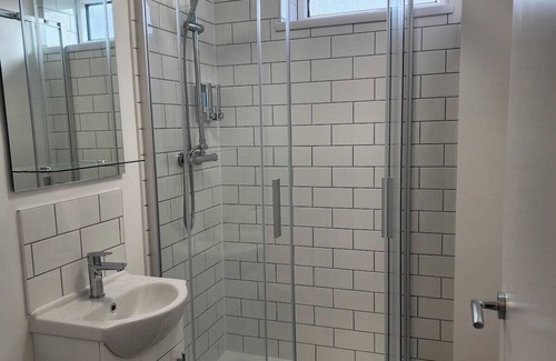 Margam Apartment | Parking, En-Suite Double Room, Kitchen