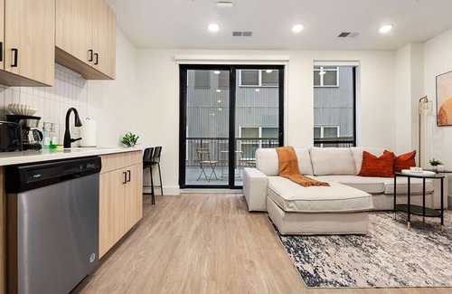 East Liberty Apartment | PARKING+HULU+GYM Near Universities|Shopping|UPMC
