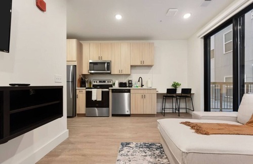 East Liberty Apartment | PARKING+HULU+GYM Near Universities|Shopping|UPMC