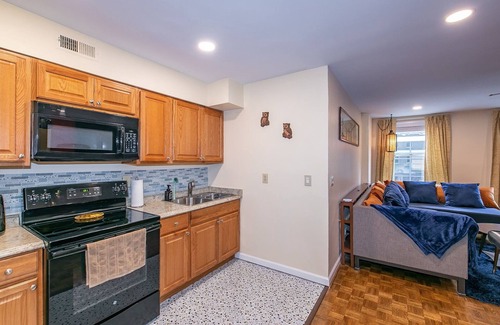 Peachtree Center Condo | Parking Included! Comfortably sleep 4 Downtown Atlanta