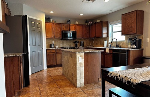Entrada Del Oro House | Parking|Pool|SCI|Backyard|King|AC|BBQ