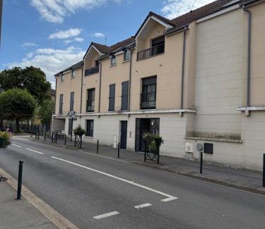 Bessancourt Apartment | Parking sous terrain , 200 m de la gare RER, 30 min Gare du Nord
