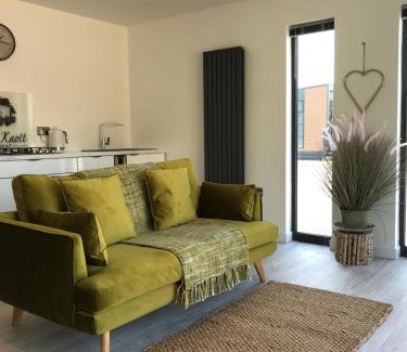 Askam-in-Furness Apartment | Parkknott Retreat Luxury Lodge with Private Hot Tub