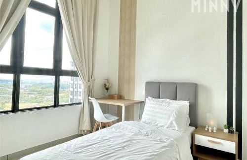 Kampung Bukit Dukong Apartment | Parkland Batu 11 near MRT 5-6PAX Free Parking