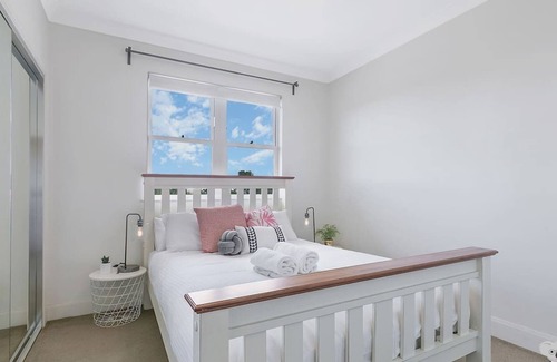 Breakfast Point Apartment | Parkland View Cosy 2 Bed APT Free Parking Nbp033