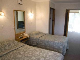 Te Anau Hotel | Parklands Motel & Apartments Te Anau