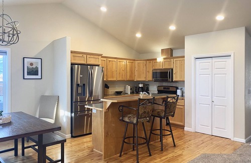 Orchard District House | Parkridge at Pilot Butte - Warm & Modern Bend Ski/Outdoor Basecamp