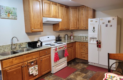 Russell House | Parkrose Private Luxury Suite