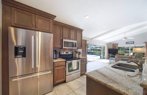 Park Shore House | Parkshore Lakefront Pool HomeWalk to Beach & Waterside Shops