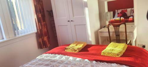 Largs Apartment | Parkside 2 bedrooms appartment with encolsed garden