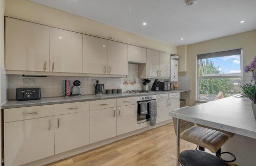 Bethnal Green Apartment | Parkside 3 Bed Apartment Hackney