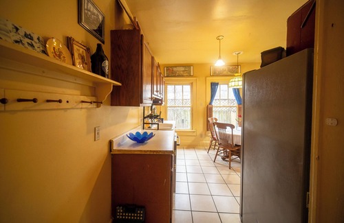 Windsor Park House | Parkside Charm, City Walkability