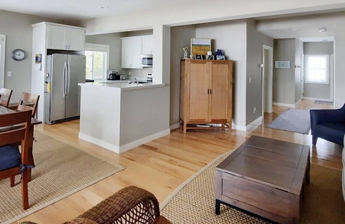 La Pointe House | Parkside Condo 1 - Condo Conveniently Located Across from Joni`s Beach