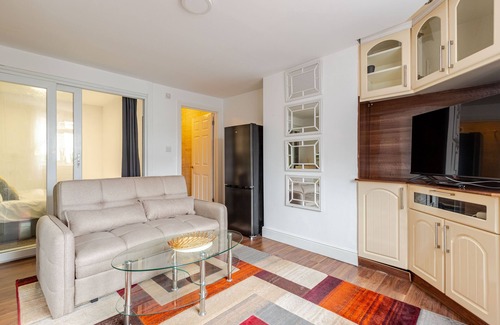 Alperton Apartment | Parkside Haven, Modern 2-Bed Flat with Ensuites, Free Parking & Self Check-In