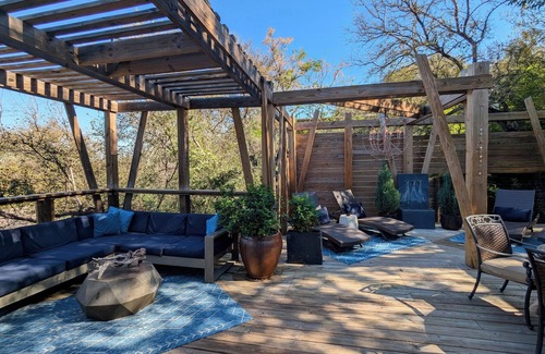 Barton Heights House | Parkside Penthouse-Epic POOL+Kayak+SUP+Lake+River+SWIM+HIKE+BIKE=City