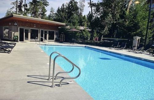 Regional District of Nanaimo House | Parksville Sunrise Ridge Ocean Front Resort 2 bedroom 2.5 bath, Pool, hot tub!