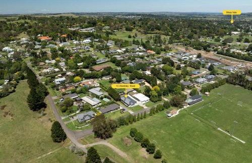 Moss Vale House | Parkview for 16, Moss Vale, Southern Highlands