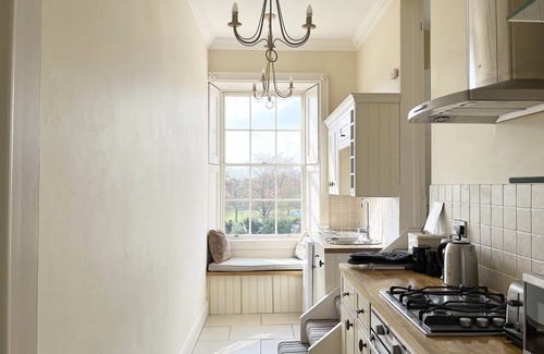 Upper Town Apartment | Parkview - Spacious apartment overlooking The Royal Crescent