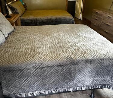 Gardiner House | ParkWay Yellowstone Guest House Room #1