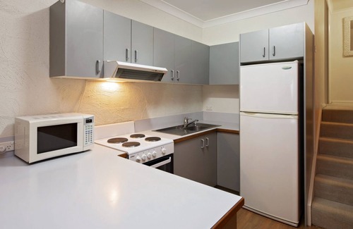 Jindabyne Apartment | Parkwood 6 - 2BR Split Lvl Apartment l Spa Bath l BBQ l Central Location