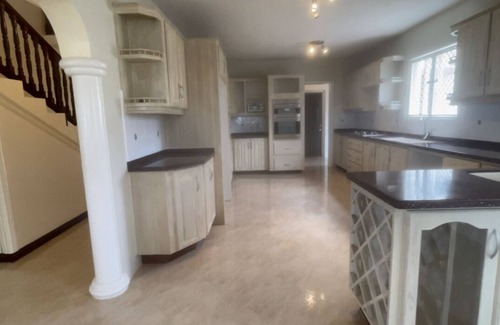 Marley Vale House | 'PARLATUVIER' Stunning Oceanview 4-bedroom home