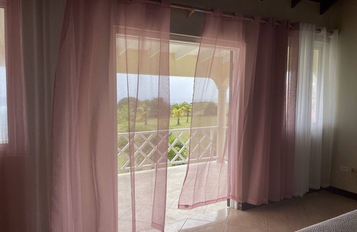 Marley Vale House | 'PARLATUVIER' Stunning Oceanview 4-bedroom home