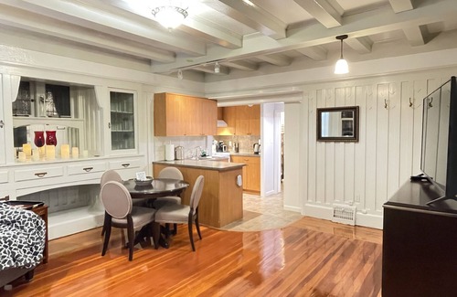 Fairfield Apartment | Parlor Suite in Heritage Manor, Fairfield, near DT