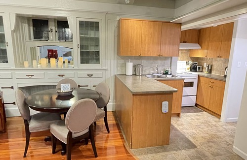 Fairfield Apartment | Parlor Suite in Heritage Manor, Fairfield, near DT