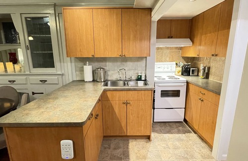 Fairfield Apartment | Parlor Suite in Heritage Manor, Fairfield, near DT