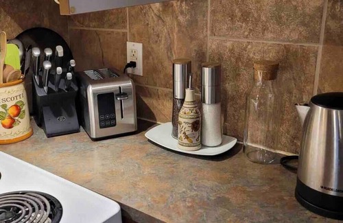 Fairfield Apartment | Parlor Suite in Heritage Manor, Fairfield, near DT
