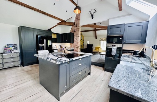 Leek Cottage | PARLOUR BARN, pet friendly, luxury holiday cottage in Leek