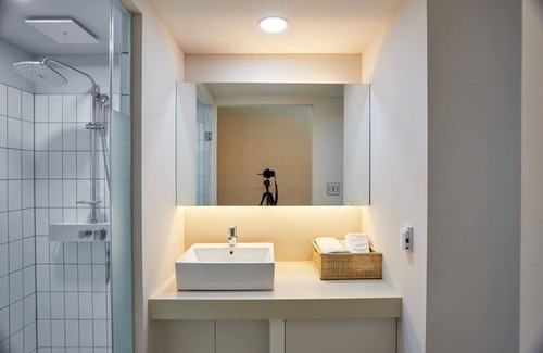 Seorak Hotel | Parotia Water House