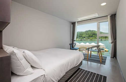 Seorak Hotel | Parotia Water House