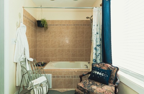 Yelm Bed & Breakfast | Parrish Room at BNB