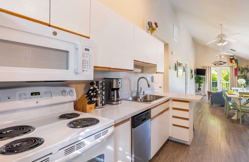 Truman Annex House | Parrot Perch by Avantstay Old Town Key West w/Shared Pool Week Long Stays Only