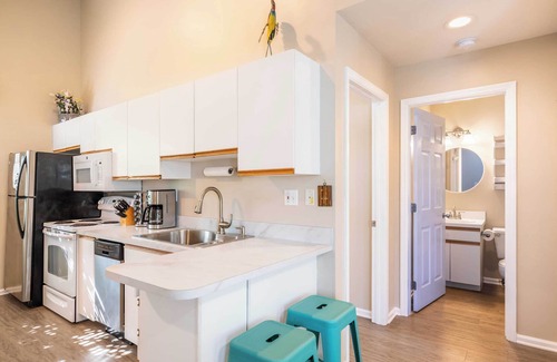 Truman Annex House | Parrot Perch by Avantstay Old Town Key West w/Shared Pool Week Long Stays Only